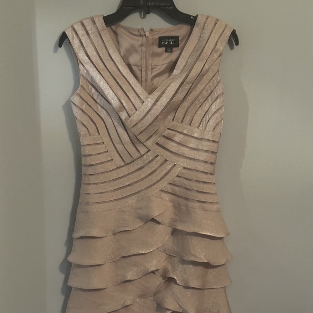 Adrianna Papell Champagne Layered Sleeveless V- Neck Fully Lined Size 4